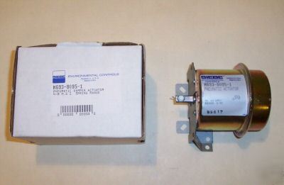 New siebe M693-8095-1 old stock. 3 to 7 psi.