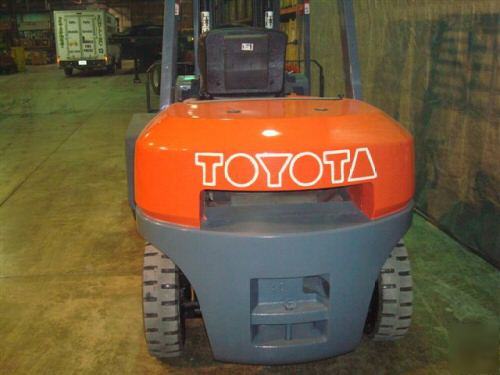 Toyota 8,000 lb forklift 8000 lb fork lift - pneumatic