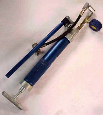 Plug valve sealant injection gun