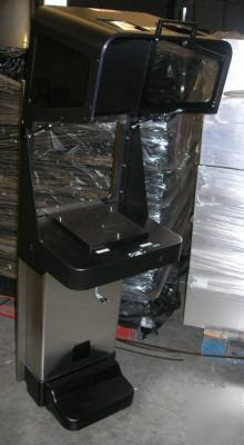 Semiconductor automatic wafer cassette assembly 