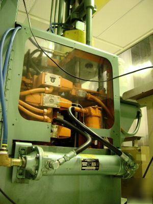 Vimm shuttle injection molding machine - insert molder 