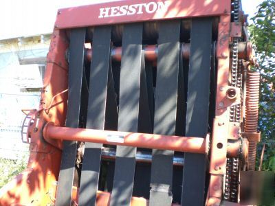 Hesston 5530 round baler