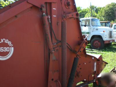 Hesston 5530 round baler