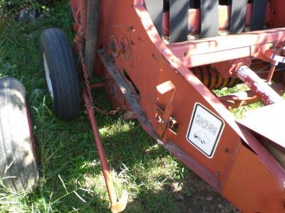 Hesston 5530 round baler