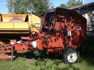 Hesston 5530 round baler