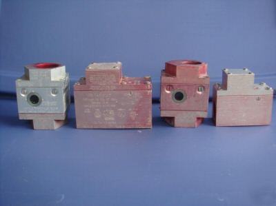 Earthquake gas shut off valves, lot of 4 no 