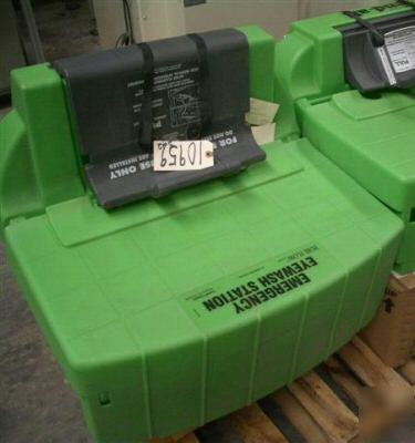 Pureflow 1000 emergency eye wash station - ready to go