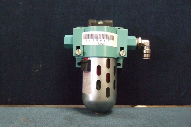Wilkerson chemical liquid pressure filter M26-04-000B 