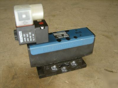 New rexroth ceram pneumatic valve GT10061-2740 220VAC 